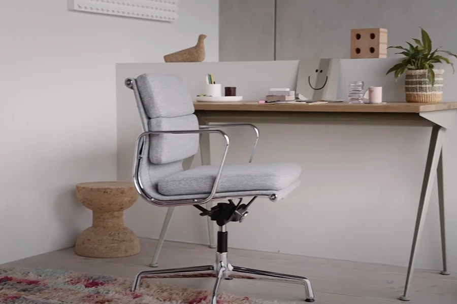 Grauer Eames Softpad Chair