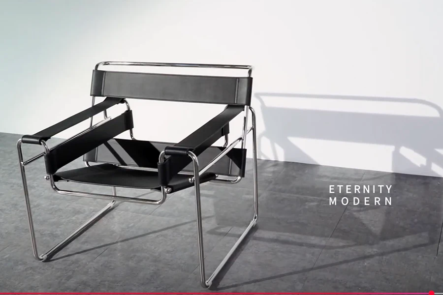 Wassily Stuhl vor weißer Wand